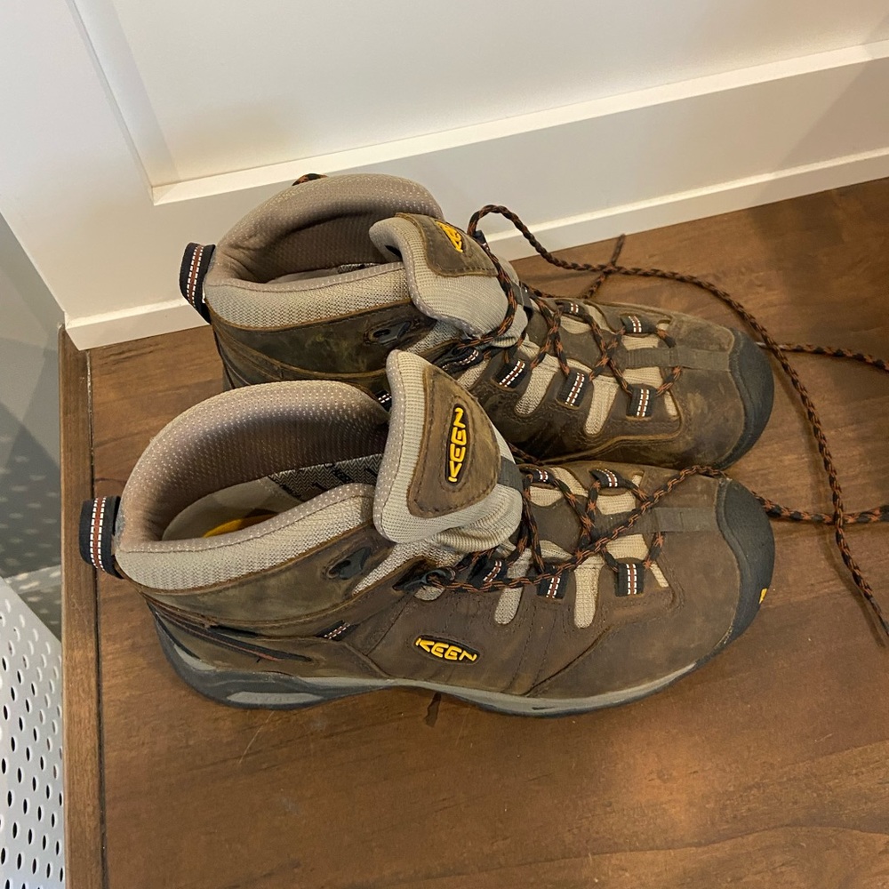 Mens Keen Boots Size 11 EE